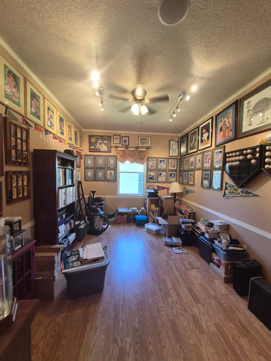 The Collectibles Guru tweet media