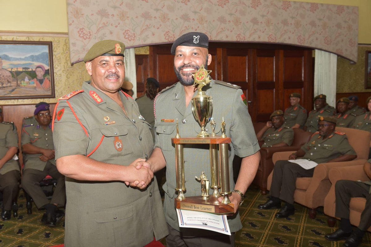 SANDF_ZA's tweet photo. πΏπ¦#SAArmy Article || SA Army College Military Planners Certificate Ceremony.
https://t.co/ewy6DImeG5
πΏπ¦#SANDF
πΏπ¦#SAArmyTrainingFormation
πΏπ¦#SAArmyCollege
#PrideOfLions https://t.co/cOzGZW0LcP