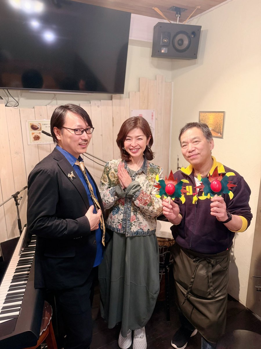 azusa_watari's tweet photo. リトモキッチンでおしゃべりライブ🍳vol.2
無事終了致しましたー🎉

2月と3月合わせて全4回ショー！

お店パンパンのお客様に囲まれて
皆さんと一緒に
懐かしくて温かい、優しい空間を
身体中浴びさせて頂きました！
ありがとうございました✨

ご希望多く！真に受けて🤭
定例会目指します💪 https://t.co/JzYNX5rsEq