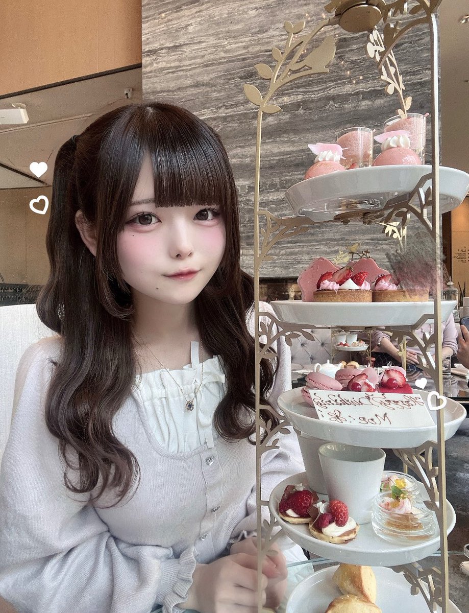 clpomz's tweet photo. お祝いしてもらった（っω=）🌸 https://t.co/Wh2kpCNlHU