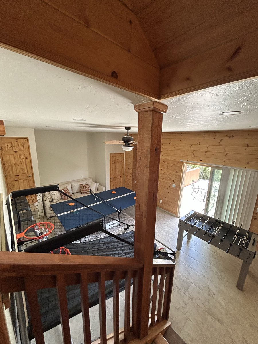 Mt Lemmon Hotel tweet media