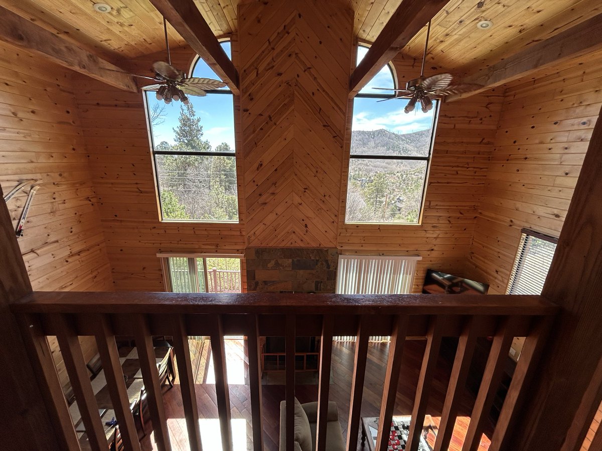 Mt Lemmon Hotel tweet media