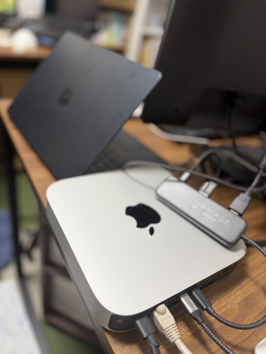 yullyullyu's tweet photo. いつの間にか自宅にMac miniが鎮座していました()

Claude code、人生を通してできることが数倍になっている感覚。

今まで「やりたいと思ってたけど、なかなかできなかったこと」をマネジメント（と一部履行）してくれるから、人生が拡張されたような感覚で、寝不足が続いています💤

今日は早く寝る https://t.co/vjakOcPJB5