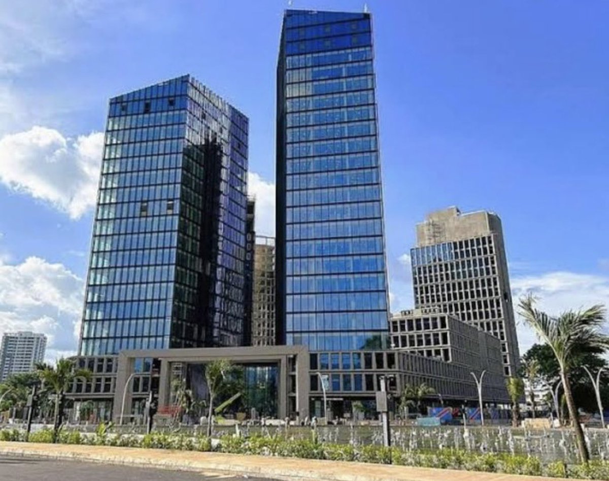 KimKimuntu's tweet photo. SUJET A DEBATTRE :

Le centre financier de #Kinshasa est une construction anarchique ? Car ne respectant pas le plan local d'urbanisme ?

Suivez l'avis de l'Architecte Congolais Patrice Badibanga Kabasubabo. https://t.co/sxzsCCkk3g