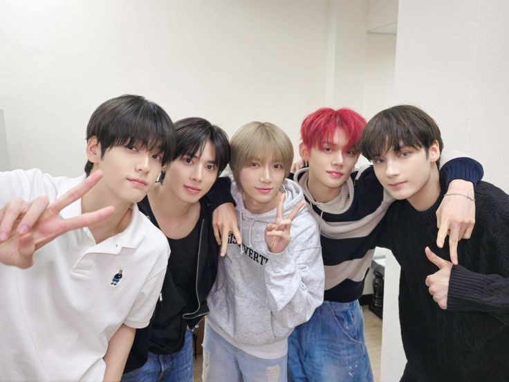 7TH YEAR: ` 𖣂. syan tweet media