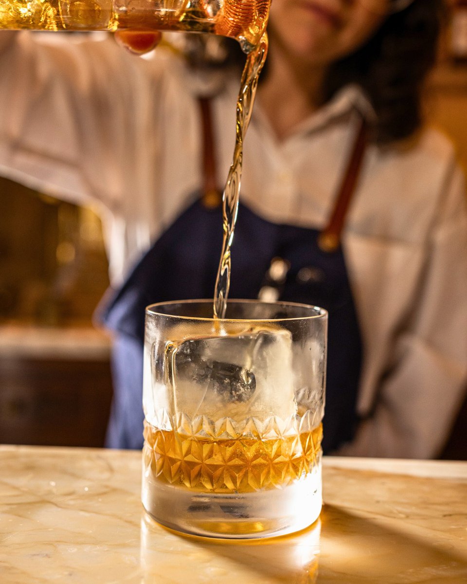 I_LOVE_NY's tweet image. #DYK the term “cocktail” was coined in NY? 🍸 Sip world-class spirits with our guide: bit.ly/3PkdAke

1. 📸: @klockeestate  / 📍 Klocke Estate
2. 📸: @victoriaventuring / 📍 Hillrock Estate Distillery
3. 📸: @buffalo_distilling / 📍 Buffalo Distilling Co.