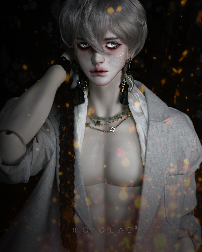 이라PearlyWhite(미백) &amp;월도
   
-타입 : 이라 (메이크업 미포함)  
-스킨 : 모로비스크(moroBisque, 이전 노멀 색상), 펄리화이트(PearlyWhite, 이전 미백 색상)   
-안구 크기 : 14mm~16mm  
-가발 크기 : 8~9 inch   
-목구멍둘레: 11.8cm   
-프로모션 착장 바디 : DollFactory DF-A 70 body