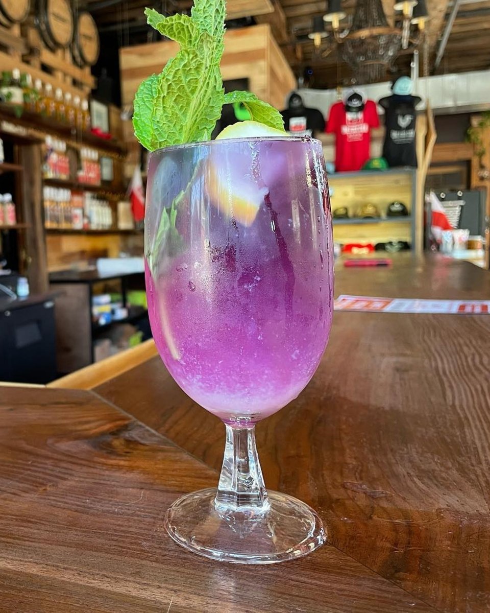 I_LOVE_NY's tweet image. #DYK the term “cocktail” was coined in NY? 🍸 Sip world-class spirits with our guide: bit.ly/3PkdAke

1. 📸: @klockeestate  / 📍 Klocke Estate
2. 📸: @victoriaventuring / 📍 Hillrock Estate Distillery
3. 📸: @buffalo_distilling / 📍 Buffalo Distilling Co.