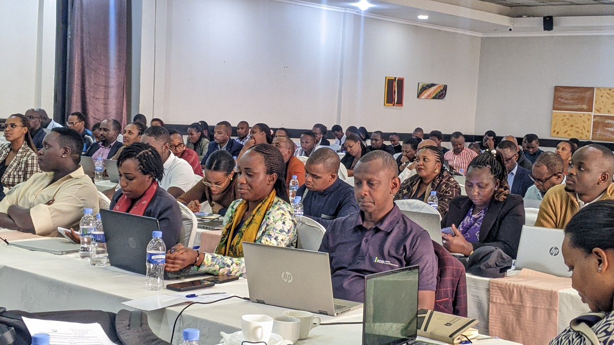 IPP_Rwanda's tweet image. Day One | Induction Training for Procurement Officers and Tender Committee Members
Mr. Fred Bazatsinda, IPPR Chairperson, presented on public procurement as a tool for national development and social transformation.
📍 La Palisse Hotel, Nyamata
#RPPA #IPPR #PublicProcurement