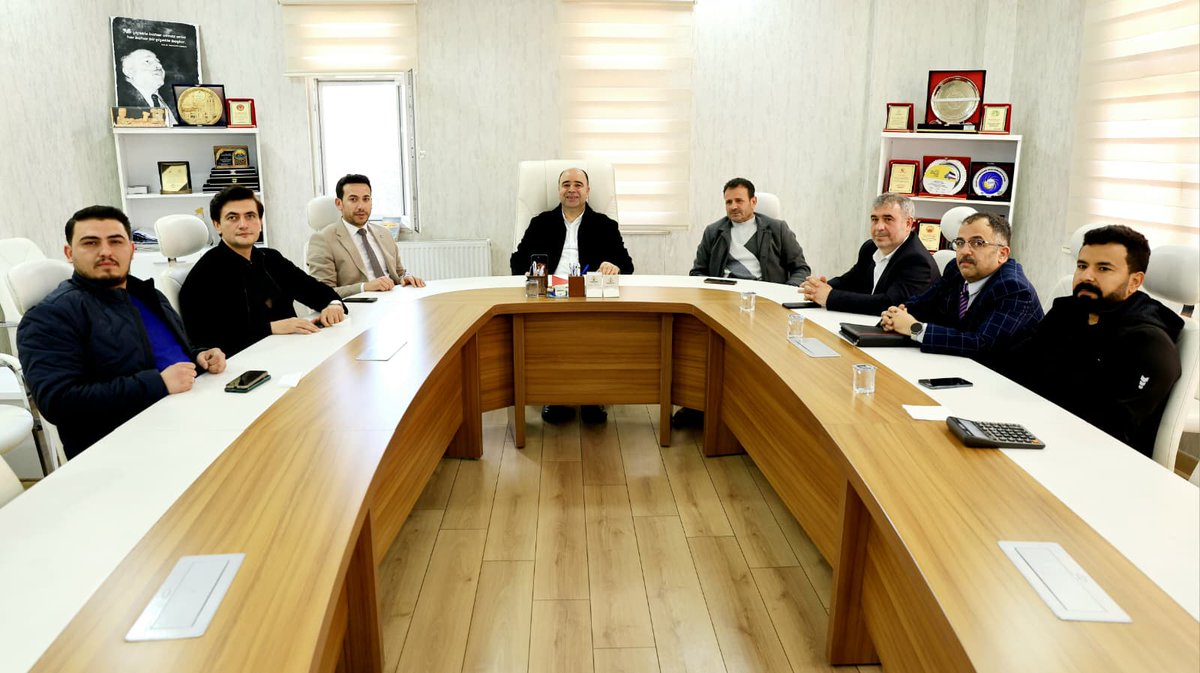Karakoprubel's tweet photo. Belediye Başkanımız Nihat Çiftçi,  Belediyemizin Denetim Komisyonu’nda görev yapan Meclis üyelerimizle gerçekleştirdiği toplantıda komisyon faaliyetlerine ilişkin değerlendirmelerde bulundu. https://t.co/JiRMekH3zd