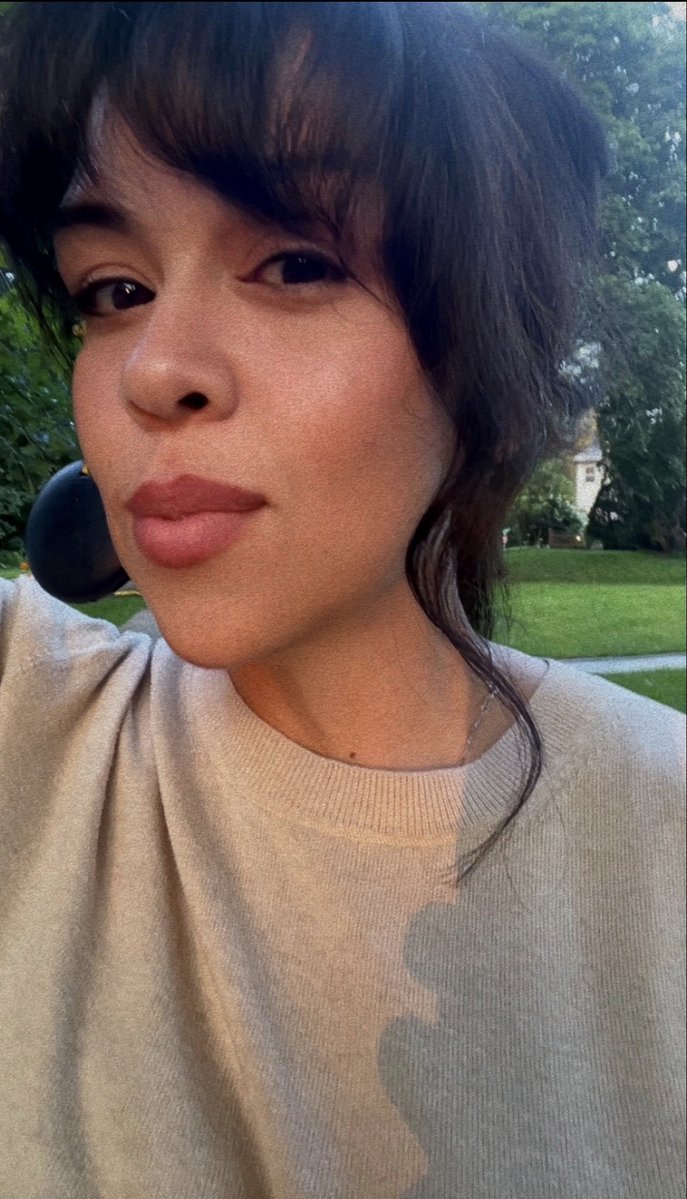 Selena Dupe (Christina) tweet media