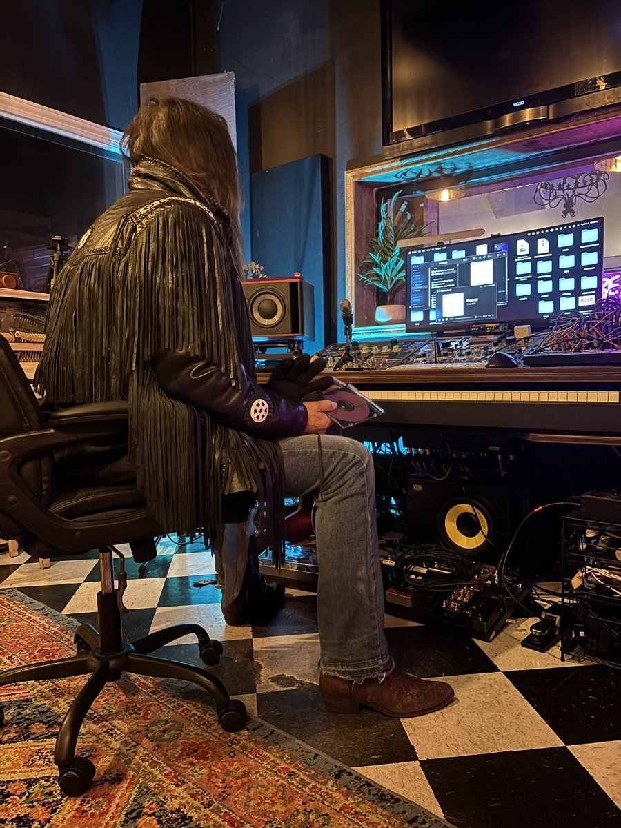 Billy Ray Cyrus tweet media