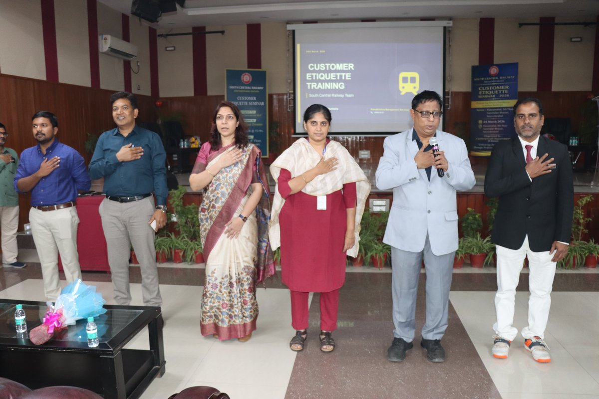 drmsecunderabad's tweet image. Sri Tanikella Ramakrishna, Corporate Trainer, conducted an insightful session on #Customer Etiquette, highlighting effective communication &amp;amp; service excellence  to enhanced passenger experience in Railways, #front line staff in the presence of ADRM/O, Sr. DCM &amp;amp; Officers.