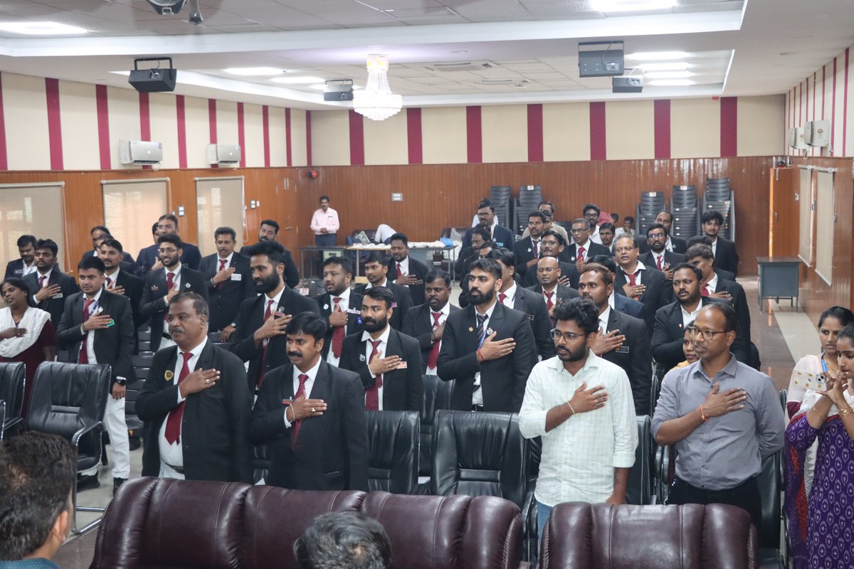 drmsecunderabad's tweet image. Sri Tanikella Ramakrishna, Corporate Trainer, conducted an insightful session on #Customer Etiquette, highlighting effective communication &amp;amp; service excellence  to enhanced passenger experience in Railways, #front line staff in the presence of ADRM/O, Sr. DCM &amp;amp; Officers.