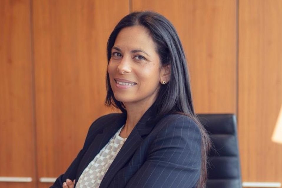 Forbes_Afrique's tweet photo. 🅵 Leadership Féminin : le Pari Stratégique de Rawbank

🅵 Rawbank, banque commerciale basée à Kinshasa, revendique une place centrale dans le paysage bancaire congolais : plus de 500 000 clients, une centaine d’agences, 1 900 collaborateurs et une présence dans 19 provinces. Elle détient plus de 30 % de parts de marché et s’impose comme un acteur majeur du financement de l’économie en République démocratique du Congo. Dans ce contexte, l’inclusion économique des femmes apparaît à la fois comme un enjeu social et un levier de performance. À travers deux programmes complémentaires –She Leads, destiné aux collaboratrices de la banque, et Lady’s First, tourné vers les entrepreneuses –, Rawbank entend faire du leadership féminin un moteur de transformation interne et de croissance économique.

🅵 En Savoir+ Ici → https://t.co/UbttkM9nhP

🅵 Retrouvez Ici l'Édition ForbesWomen Afrique → https://t.co/tA5WSus3qa

#ForbesAfrique #forbesafriquewomen #brandvoice #Rawbank #LeadershipFéminin #RDC #prgorammes #SheLeads #LadysFirst