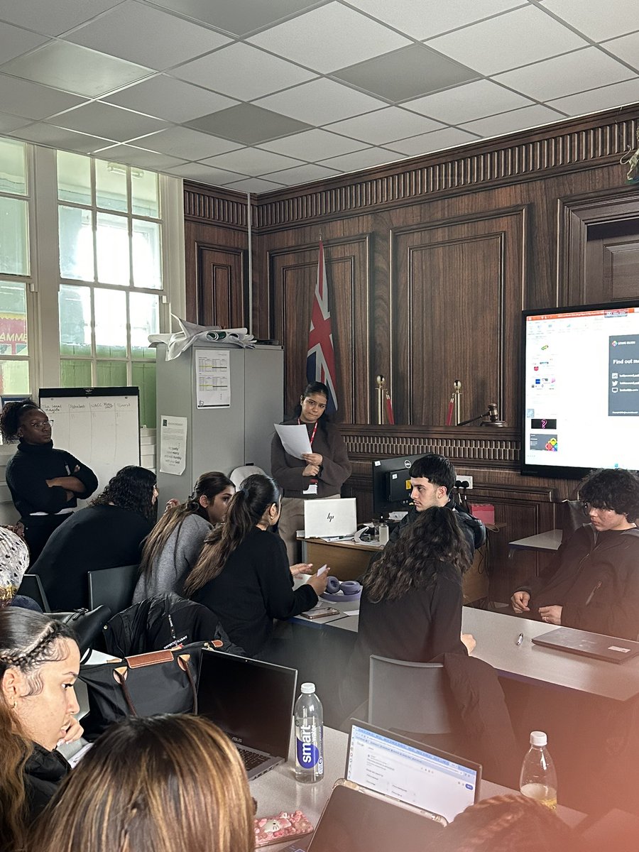 LaRetraiteSW12's tweet image. Huge thank you to Apprentices from @LewisSilkin for coming in today to run a workshop with our T Level Legal students #TLevels #Careers #Law