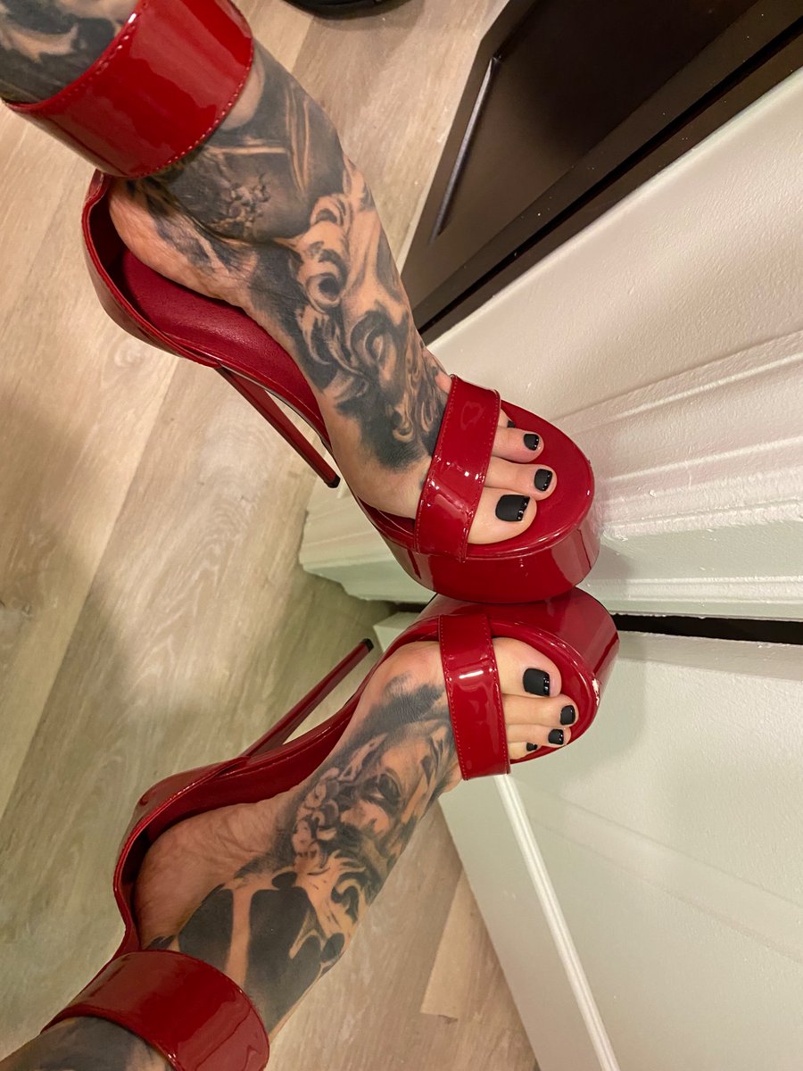 Tatted.up.daisy tweet media