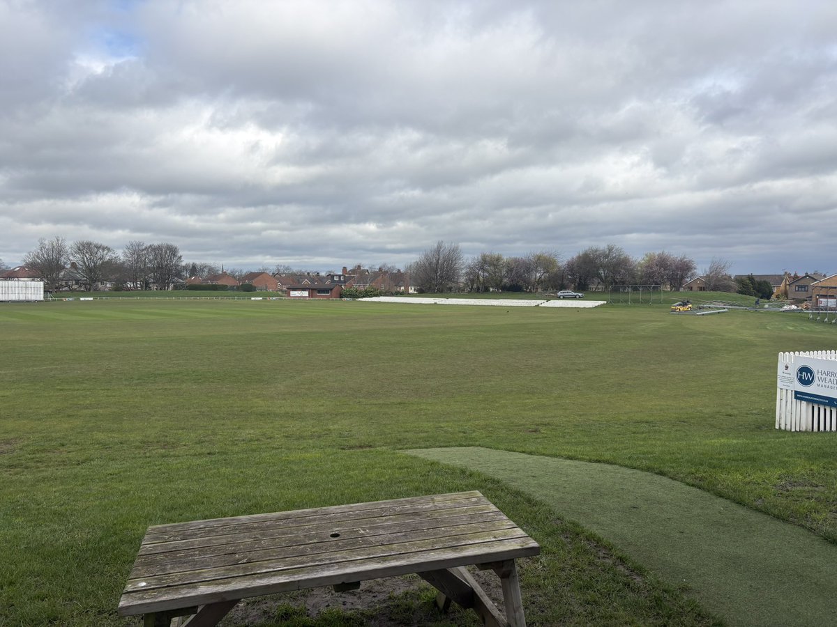 PaulJ5168's tweet photo. Something a bit different for @wearetheGMA #GroundWeek  ….
County pitch advisors refresher at a very tidy @HarrogateCC 
Well done to the ground staff, looking very good 🙌🙌👏👏👏👍 https://t.co/GkFwU9Qlc0