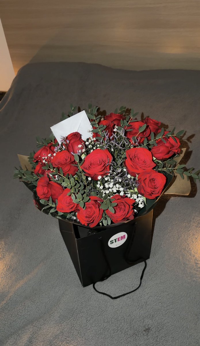 Desde que él está en mi vida, los ramos de rosas nunca faltan ❤️🌹🥹
