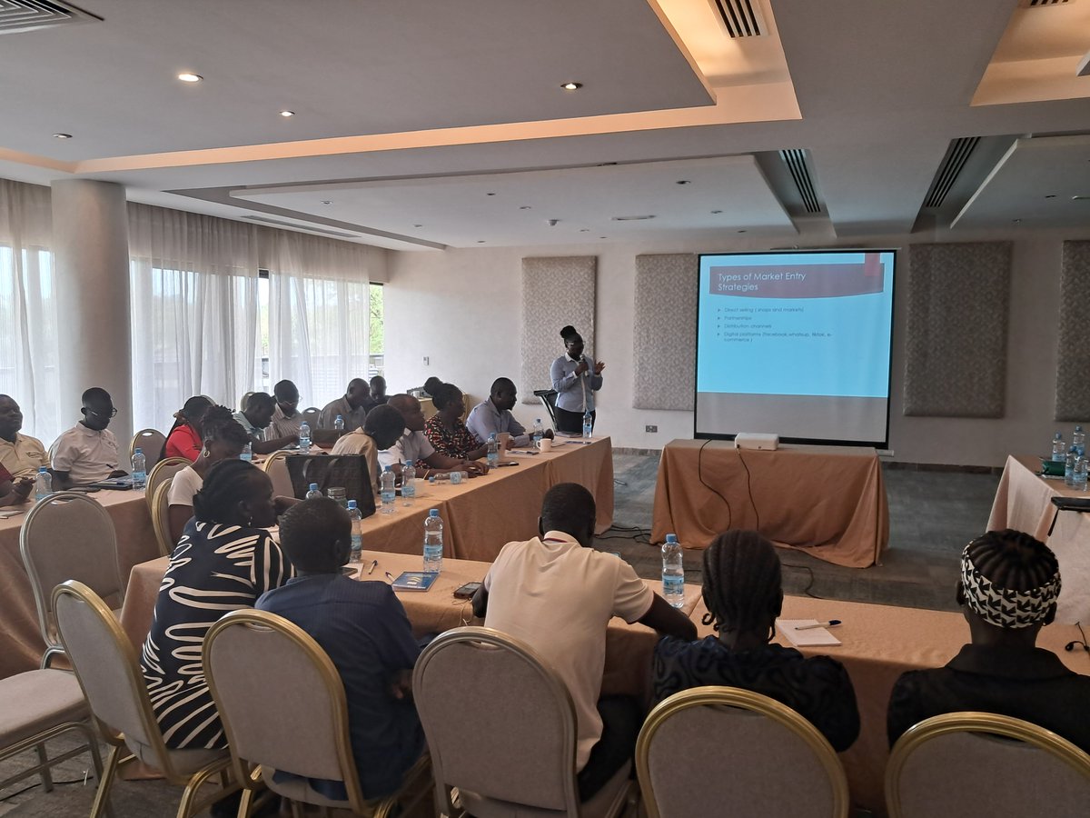 IGAD_CPALD's tweet photo. 📍Juba, #SouthSudan |🗓️23-26 March, 2026

Organized by @IGAD_CPALD's AfDB-funded EIDFR Project, in partnership with University of Juba, an intensive incubation immersion for youth-led startups is currently underway, supporting co-founders of 20 startups that recently secured their first seed funding tranche.

The program blends structured mentorship with local entrepreneurs, peer learning among founders, and field visits to agro-processors in Juba—turning ideas into real business traction. 

#Entrepreneurship 
#Startups
#Agribusiness