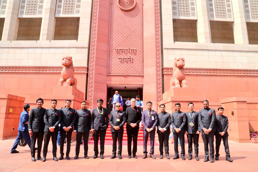 LokSabha_PRIDE's tweet photo. @LokSabhaSectt As part of the programme, the Officer Trainees visited the iconic Parliament House Complex 🇮🇳 and witnessed the proceedings of the Rajya Sabha.
#ParliamentOfIndia #StudyVisit #OfficerTrainees #INAS #DemocraticExposure
3/n https://t.co/EMsAeuPN5i