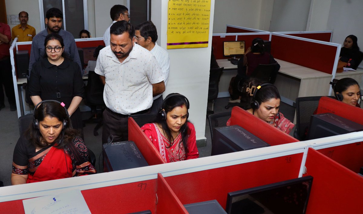 nhm_rajasthan's tweet image. जनसुनवाई से समाधान तक—तेज़, प्रभावी और संवेदनशील व्यवस्था

प्रमुख शासन सचिव श्रीमती गायत्री राठौड़ ने 181 संपर्क हेल्पलाइन कंट्रोल रूम का निरीक्षण कर आमजन की समस्याएं स्वयं सुनीं और त्वरित निस्तारण के निर्देश दिए।

#rajasthan #resolution #healthdepartment