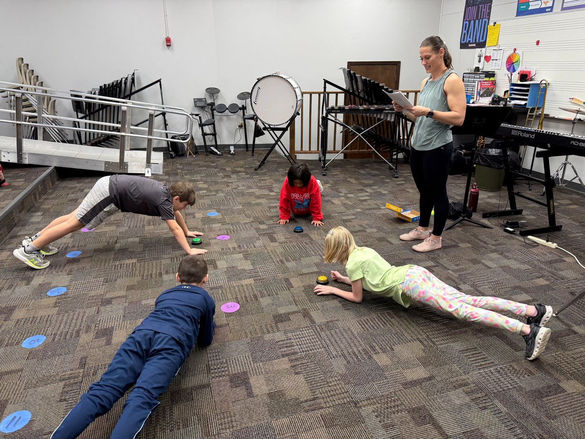 JCH&amp;L's Healthcare Heroes program continued last week with Burkley Fitness Center Manager Jen Johnson leading a fun session on wellness careers. 💪
Students learned healthcare goes beyond hospitals and helps keep our community healthy every day.
#RuralHealth #fitness