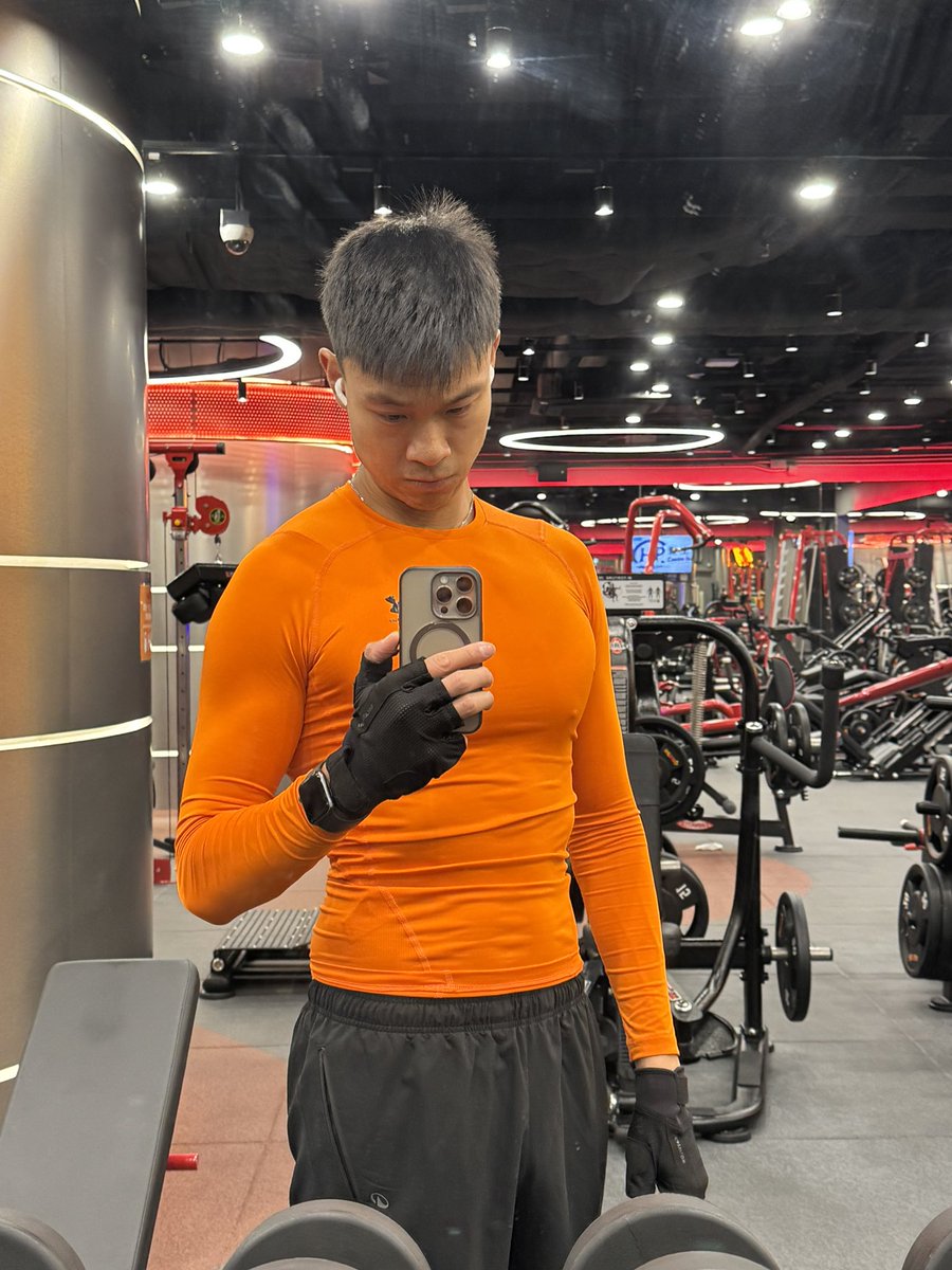 ivanchan92's tweet photo. 🟠 week 8 vs ⚫️ week 20
#gym #compression https://t.co/iyWXJotwiP