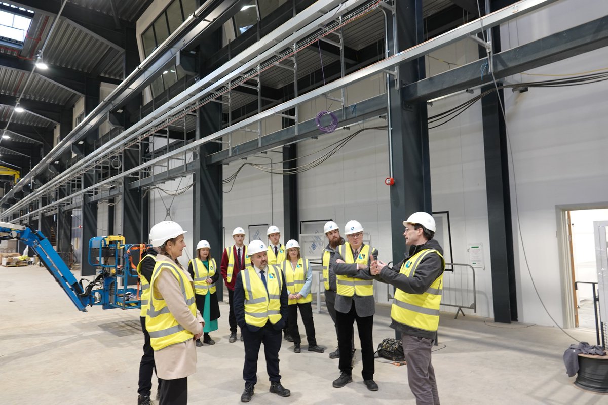 HenryBrothersHB's tweet photo. Henry Brothers recently joined Dr Steve Aiken MLA, Robin Swann MP, and Ballyclare High School representatives at the @QUBelfast -led AMIC Factory of the Future site in Newtownabbey.
#AltogetherStronger https://t.co/1G11GGKbIa
