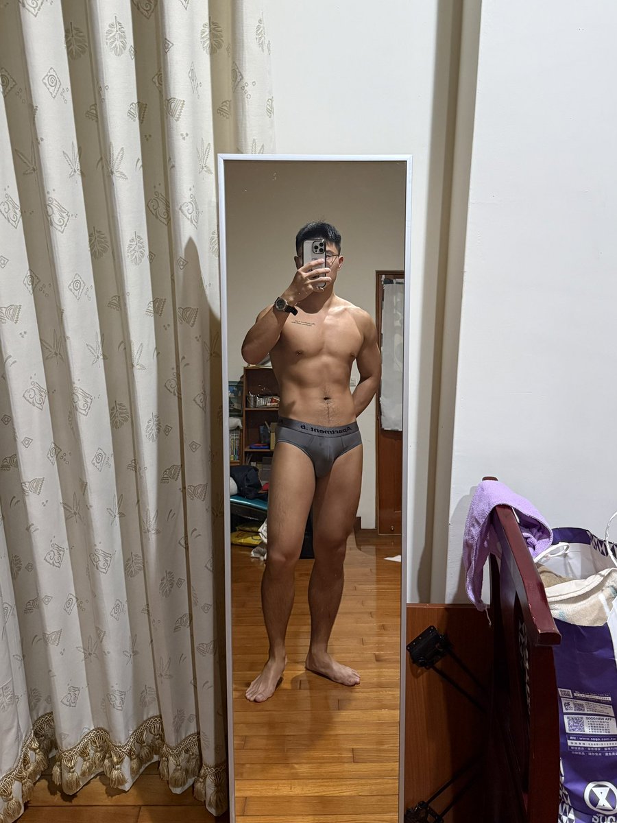 草植白_男 tweet media