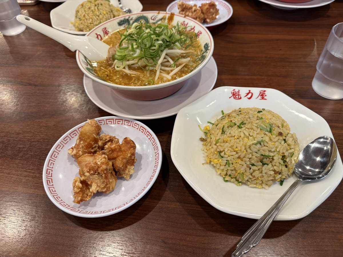 StayMkmm71's tweet photo. 京都北白川ラーメン魁力屋 岐阜島店
味噌ラーメン
チャーハン
からあげ
#京都北白川ラーメン魁力屋 #魁力屋
#味噌ラーメン　#みそラーメン　#チャーハン　#炒飯　#からあげ　#唐揚げ　#から揚げ　#定食　#ラーメン　#ラーメン屋　#ラーメン好き　#魁力屋岐阜島店　#岐阜県　#岐阜市 https://t.co/M6lz4fPTkE