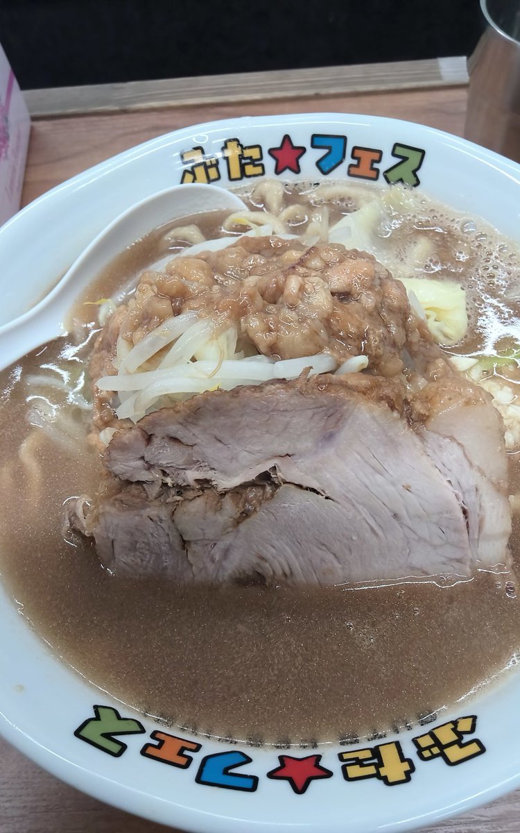 ふりーずむーん tweet media