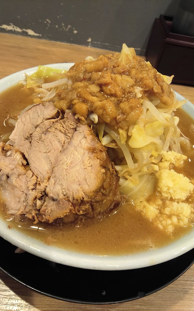 ふりーずむーん tweet media