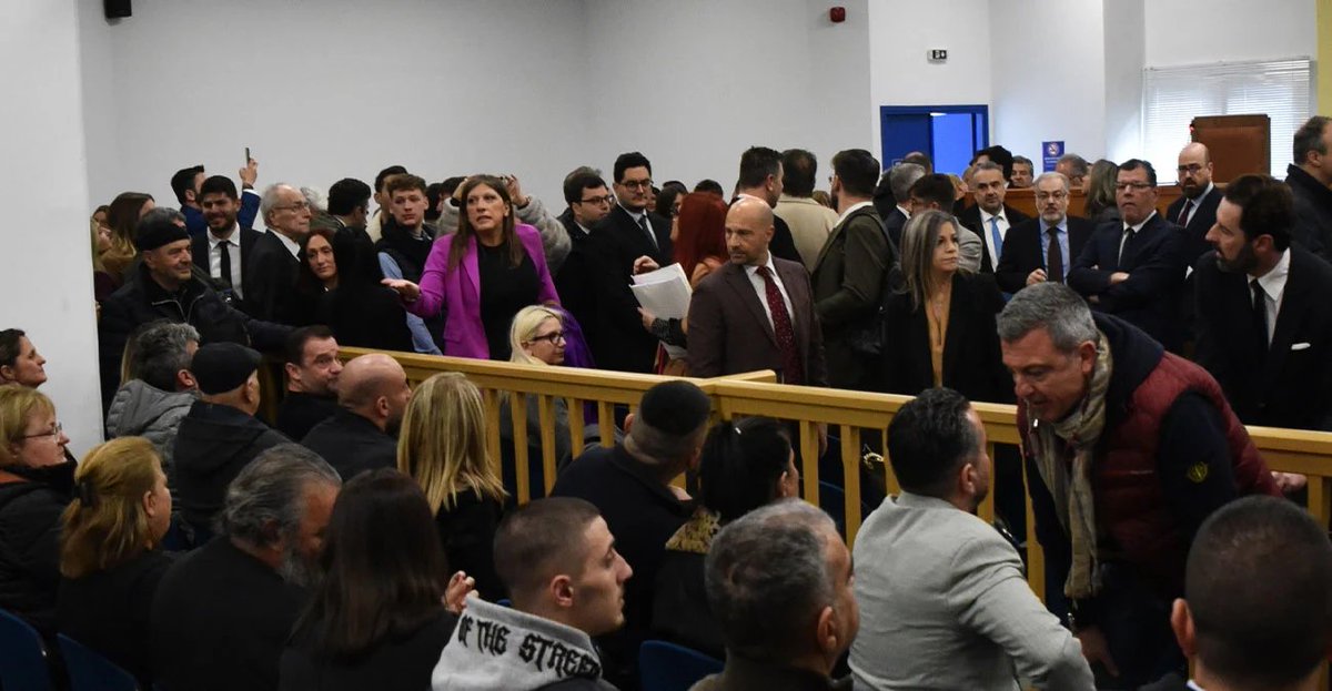 LouellaDeVil tweet media