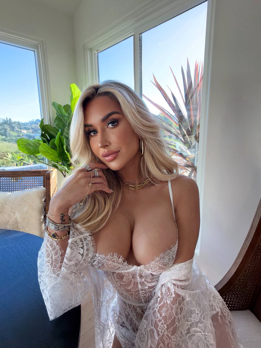 Daddy Emma (Parody) tweet media