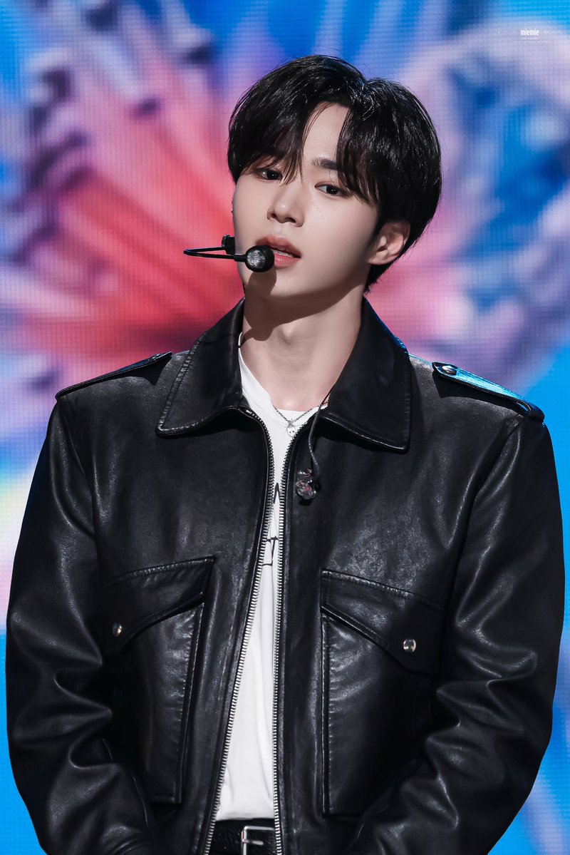 𝐦𝐢𝐞𝐦𝐢𝐞 tweet media