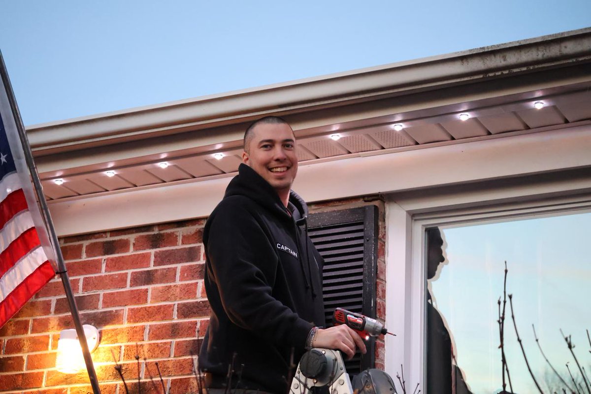 christmasguy09's tweet photo. Behind the scenes of a seamless roofline in Clifton Park, NY. 

Your home any color you want every day of the year. From classic warm white down lighting to fun Easter lighting all installed once for years of enjoyment! 

Make this your next home improvement project. https://t.co/P2AmLrB1KK