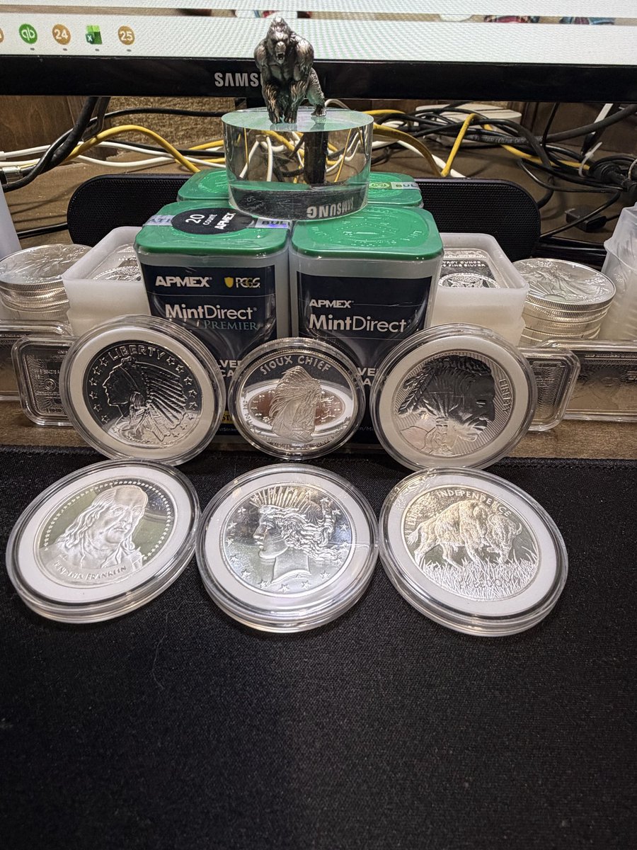 letsgo202's tweet photo. @SilverApeKing Adding physical everyday! Had 46 ounces delivered yesterday! #silver #silversqueeze #silverapes @APMEX https://t.co/BpeeqCBMTX
