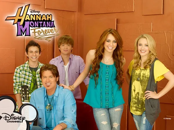k50cullen's tweet photo. In 2006 and 20 Years Ago, #HannahMontana premiered on @DisneyChannel on this day RT and Like if you love and miss this show. (@MileyCyrus, @EmilyOsment, @mitchelmusso, @DukeofEarles, @ImNotMoises, #BillyRayCyrus, #MichaelPoryes, #RichCorrell, #BarryOBrien, @Craftylefty05) https://t.co/PeIE4ZUNAC