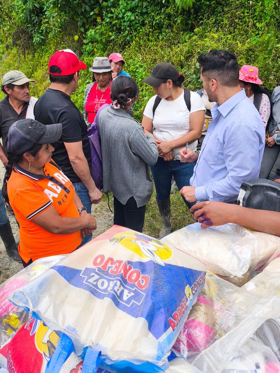 MunicipioCuenca's tweet image. #AccionesInmediatas | En coordinación con la @RiesgosCuenca , brindamos apoyo a familias afectadas por las inundaciones de las comunidades de Taqui Culebra y Agua Rica, de la parroquia Molleturo. 

🤝 Desde Aguas Calientes de Chaucha llevamos kits de alimentos a las familias.