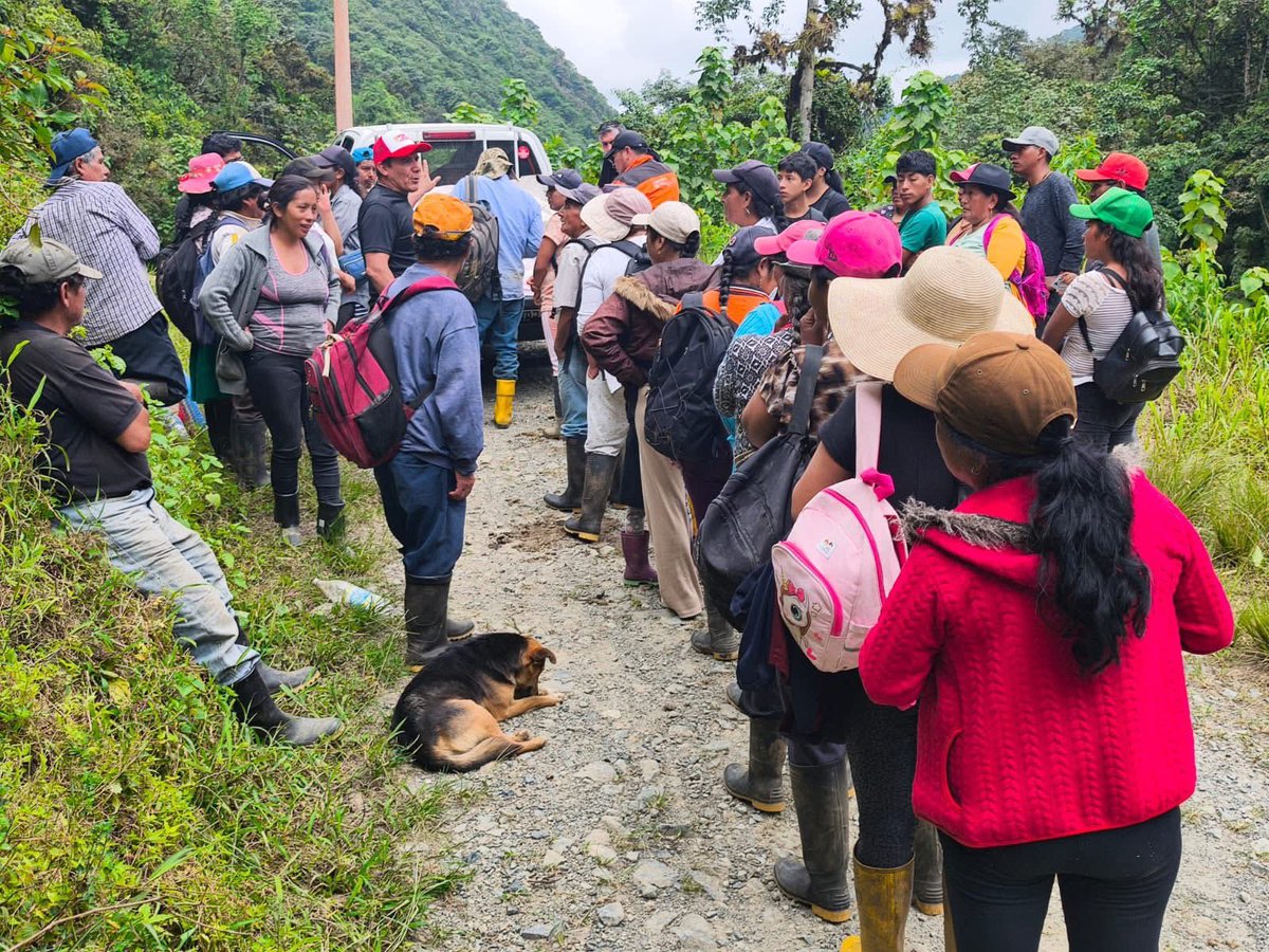 MunicipioCuenca's tweet image. #AccionesInmediatas | En coordinación con la @RiesgosCuenca , brindamos apoyo a familias afectadas por las inundaciones de las comunidades de Taqui Culebra y Agua Rica, de la parroquia Molleturo. 

🤝 Desde Aguas Calientes de Chaucha llevamos kits de alimentos a las familias.