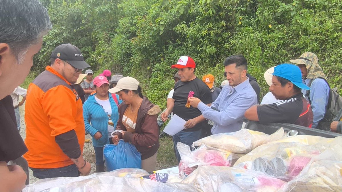 MunicipioCuenca's tweet image. #AccionesInmediatas | En coordinación con la @RiesgosCuenca , brindamos apoyo a familias afectadas por las inundaciones de las comunidades de Taqui Culebra y Agua Rica, de la parroquia Molleturo. 

🤝 Desde Aguas Calientes de Chaucha llevamos kits de alimentos a las familias.