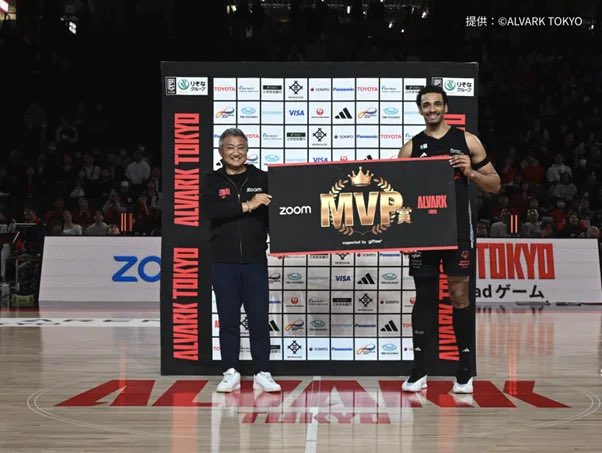 fs3yho's tweet photo. スポーツ × テクノロジーで、人と人をつなぐ Zoom
https://t.co/zXTqlh2IRt

「なんで Zoom がスポーツ会場に？」 と感じた観客は多かったと思います。ようやく日本でも仕事のツールがエンタメの世界に来ましたね
。スポーツの体験価値を再定義できればZoomのブランド領域が広がります $ZM https://t.co/j7kNUOaH36