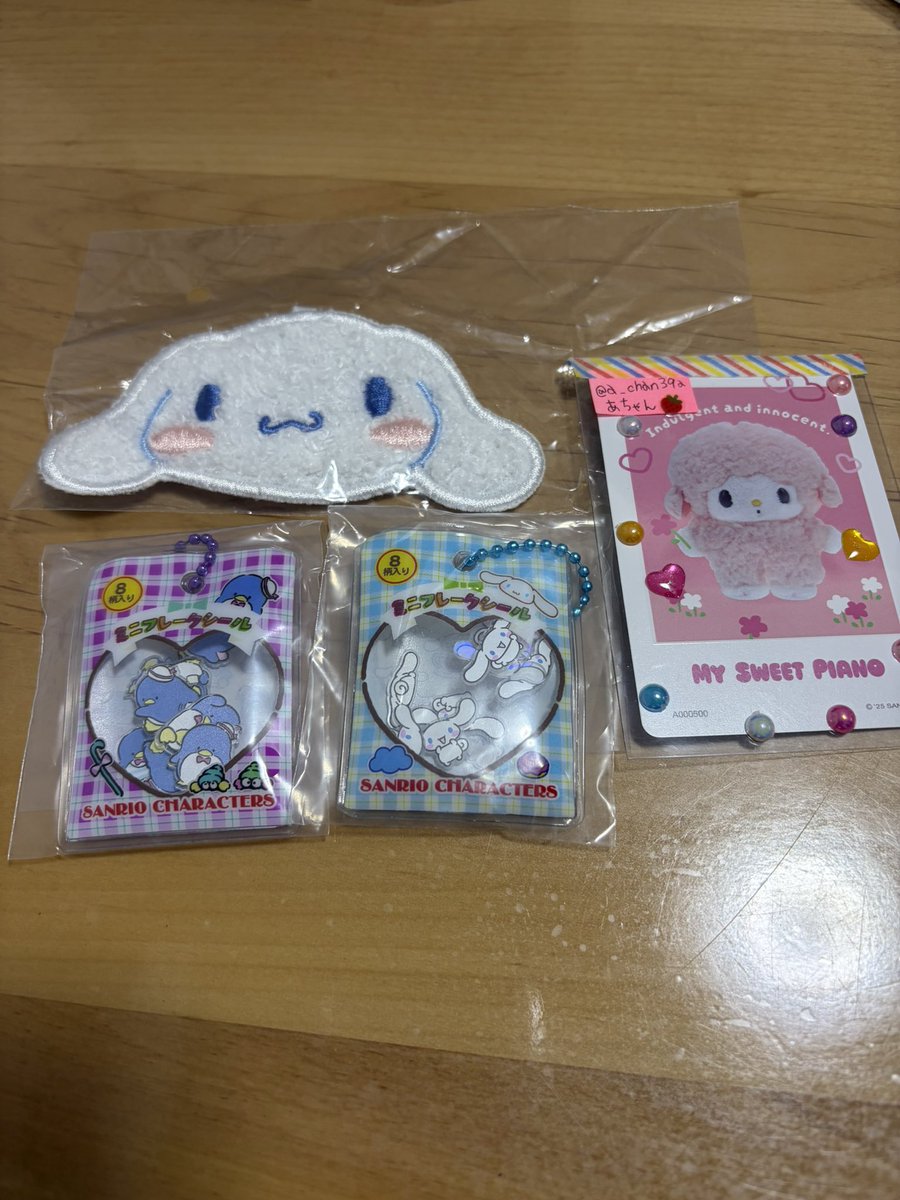 a_chan39a's tweet photo. 【交換】
サンリオ
譲）・miniminiラグマット風キーホルダー
シナモロール
・シャカシャカフレークシール風チャーム
シナモロール、タキシードサム

求）ラグマット風キーホルダーキティ　
　　フレークシール風チャーム
マイメロ〉プリン〉キティ https://t.co/20FZpVar72
