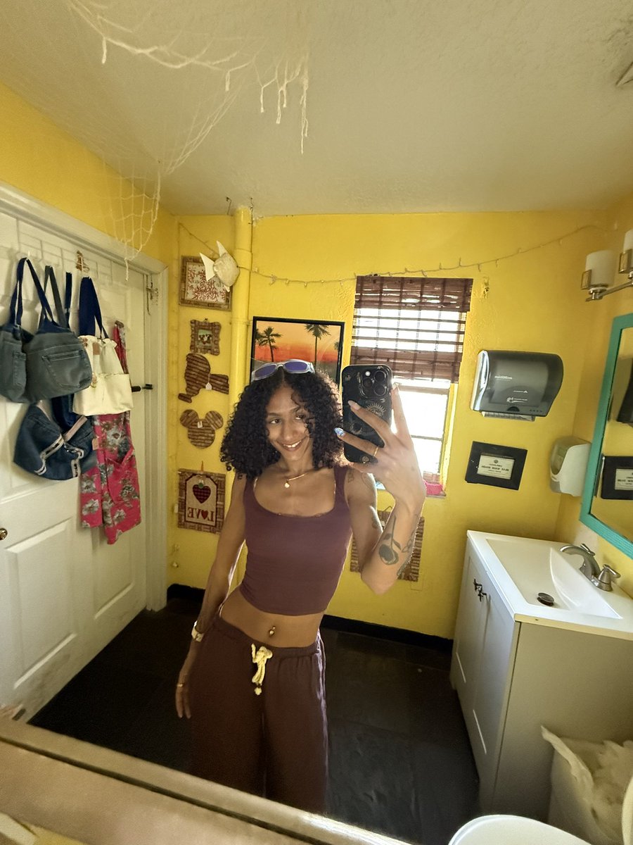 xCyb3rFa1ryx's tweet image. 🐻😆🐻 #curls #nofilter #browneyes #mixedgirl #curlyhair #hi #curls