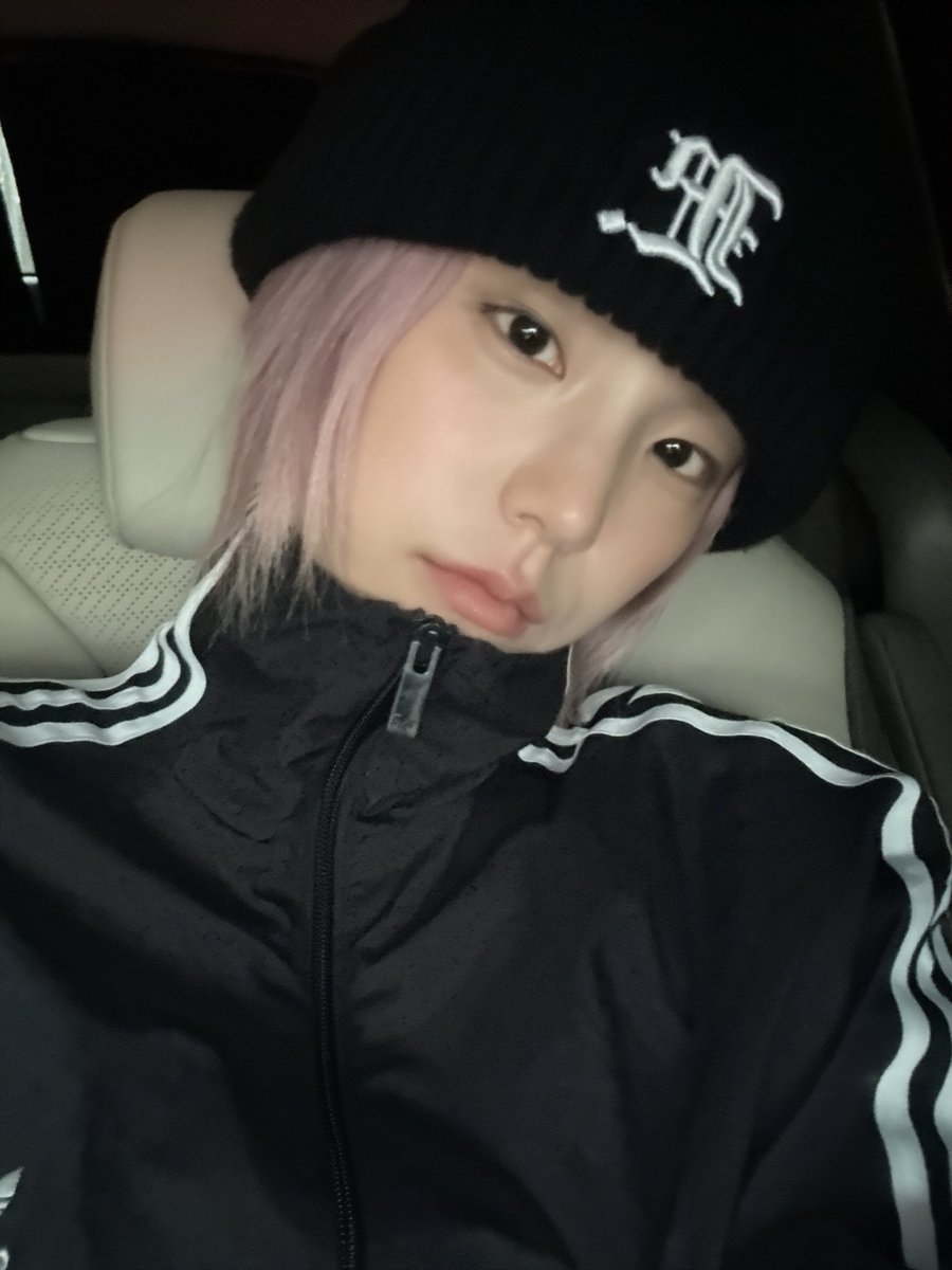 yeji bubble 🖤 tweet media