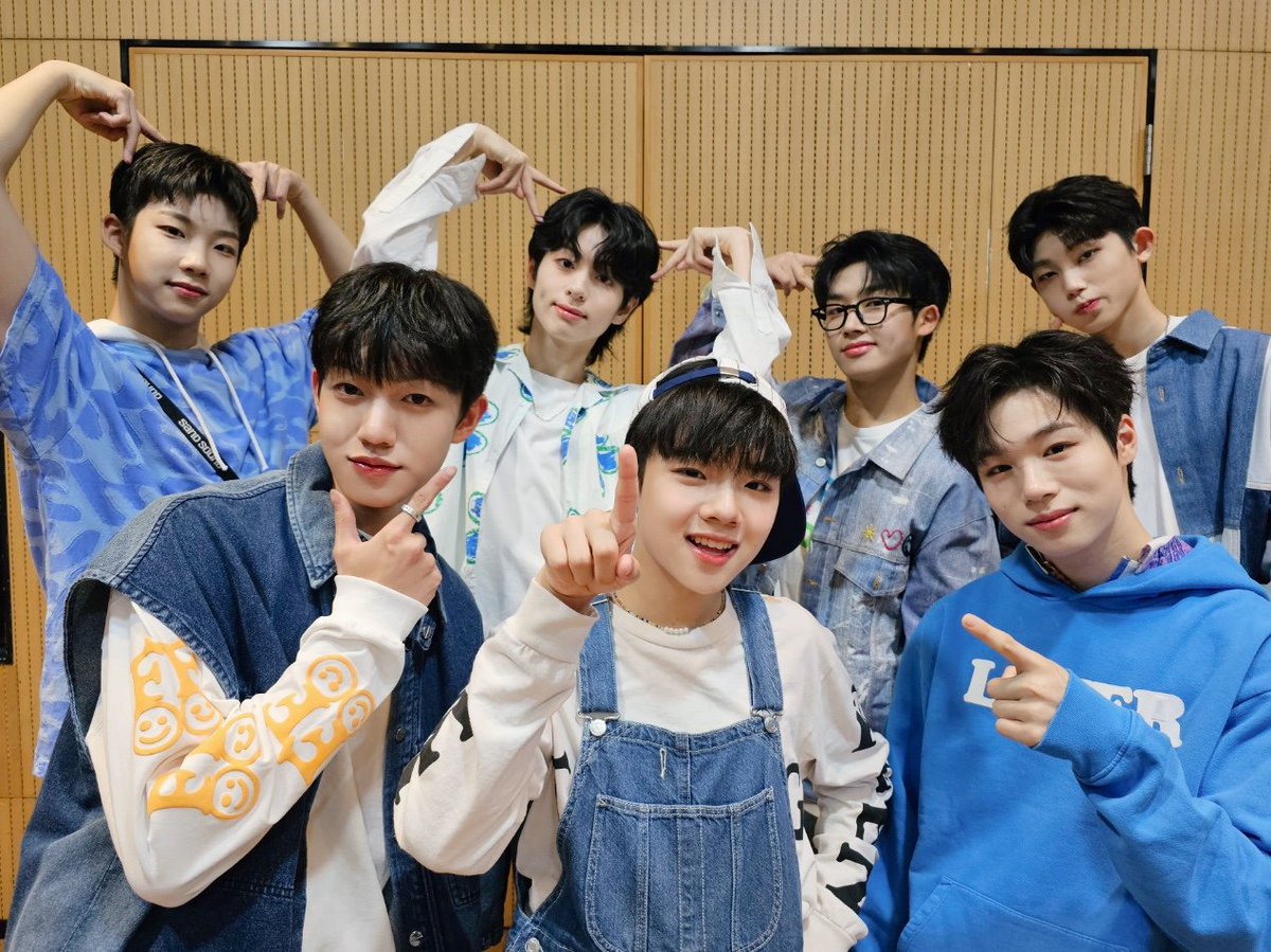 chimbinni's tweet photo. what the wind looked like when i joined the fandom https://t.co/c7dCelMTEv