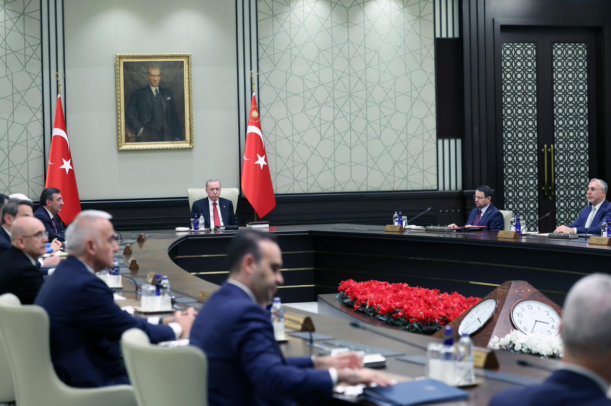 Cumhurbaşkanımız Sayın <a href="/RTErdogan/">Recep Tayyip Erdoğan</a> başkanlığında Cumhurbaşkanlığı Kabine Toplantımızı gerçekleştiriyoruz.