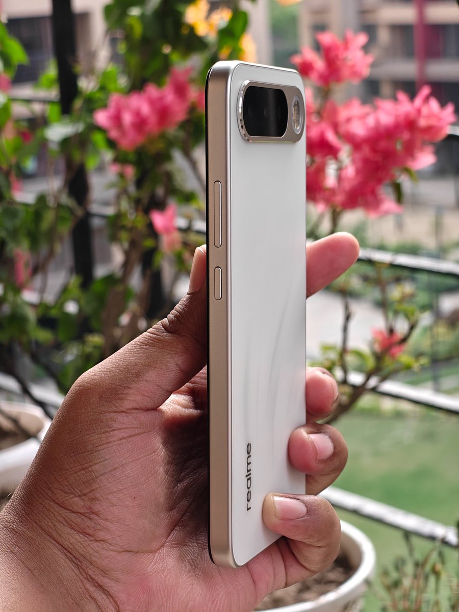 techguideoff's tweet image. realme 16 5G First Look🔥
Sleek design with Selfie Mirror and Slim Air Design
#realme16 #SpreadYourWings 
#Airdesign @realmeIndia