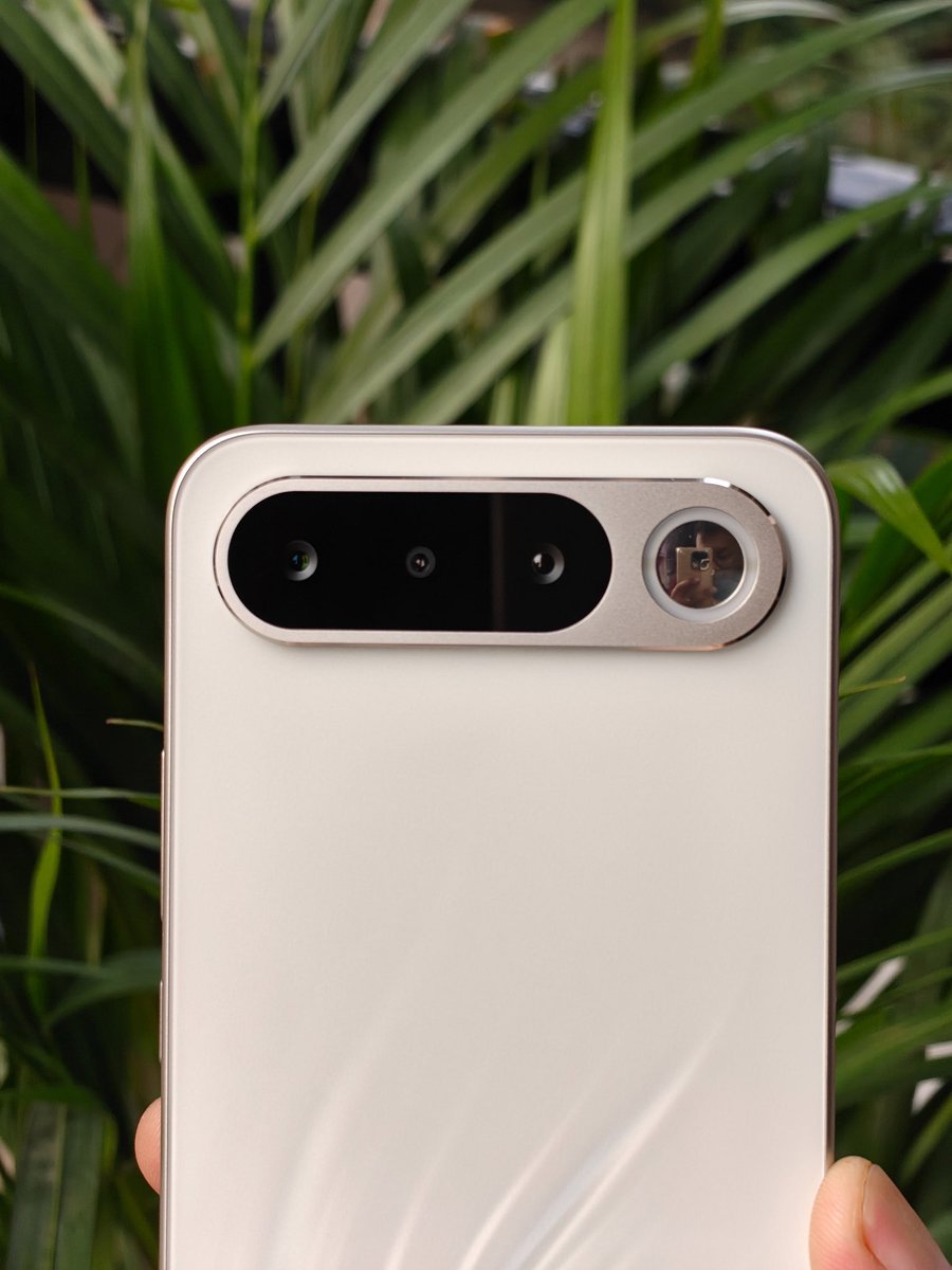 techguideoff's tweet image. realme 16 5G First Look🔥
Sleek design with Selfie Mirror and Slim Air Design
#realme16 #SpreadYourWings 
#Airdesign @realmeIndia